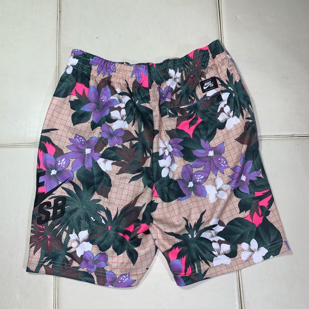 P9 Nike SB Paradise Sunday Floral Mesh Shorts M